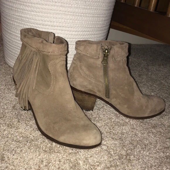 Sam Edelman Louie Fringe, Suede Ankle Bootie — 9 M - Picture 2 of 6
